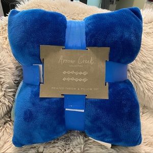 Arrow Creek Blanket and Pillow Set